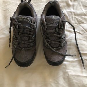 Size 6 hi-tec hiking shoes. Gray. Waterproof. Brand new